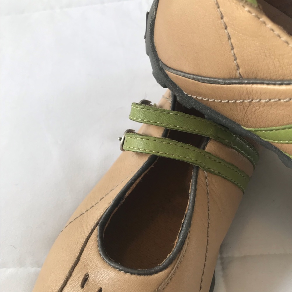 NWOT Caterpillar Inc. Mary Janes. Size 6. - Picture 13 of 16